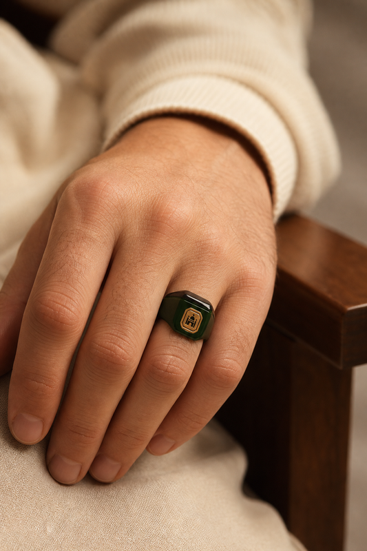 Man wearing Noor Smart Zikr Ring